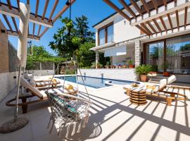 Villa D Apartments, hotel sa Podlastva