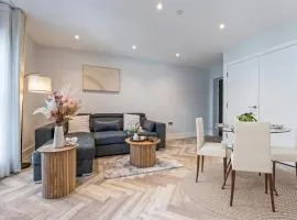 Elegant London Apartment - Next to Tube - Sleeps 4