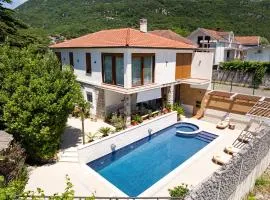Villa D Apartments