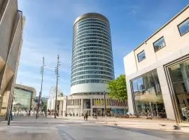 Stylish City View Apartment At The Rotunda