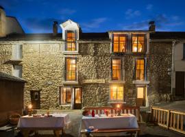 Le Gîte Des Nains, hotel in Quérigut