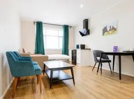 Luxury Cottage, Spa, Free Parking, Gym!