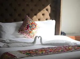 Naran Creek Hotel