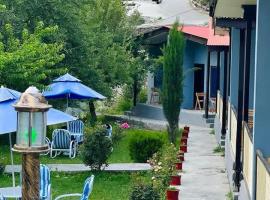 Hills n Huts, hotel a Hini