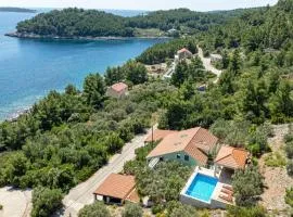 Apartman Mario with pool by Villas Guide