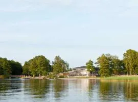Ringsjöstrand Camping, Hotell och Stugby