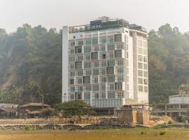 Best Western Plus Bay Hills, מלון בPechārdwīp
