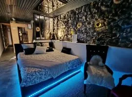 Sweet Loft Grenoble-Love Room avec jacuzzi & sauna