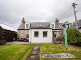 Spacious 3BR Cottage - Parking,Garden - Sleeps 6