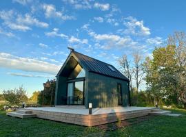 Greencabin - Cabin Escape in the Heart of Saaremaa, хотел в Pamma
