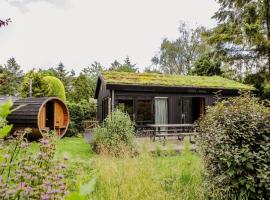 Boshuisje met sauna en privacy op de Veluwe VP001, hotel u gradu 'Putten'