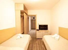 2BR 5 Beds - AC - Fast WiFi - easy parking