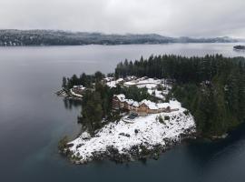 Puerto Manzano Boutique Hotel, hótel í Villa La Angostura