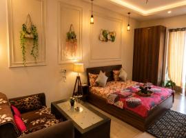Darshana Studios -Feel the luxury, hotel em Noida