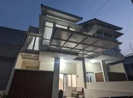 3BRCozy House JatimPark