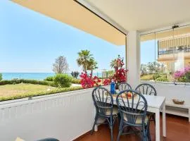 Seafront Garden and Sea views