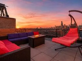 McCormick Place 3BR Luxury Penthouse Duplex with Personal Rooftop and Optional Parking for 8 guests in Chicago South Loop