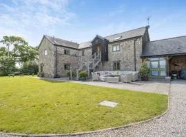 6 Bed in Llansantffraid oc-r42827