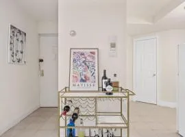 Chic One Bedroom Retreat in Downtown Manhattan