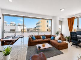Seaview Apt 3 min Walk to Beach, hotel in Larnaka