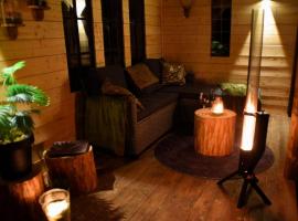 Roans Lodge l Luxury Lodge Surrounded by Nature โรงแรมในFrövi