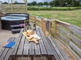 Yurt with private Hot tub