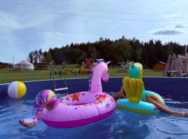 Glamping Niebiańska Osada Jurty Dolnośląskie, hotel en Polanica-Zdrój