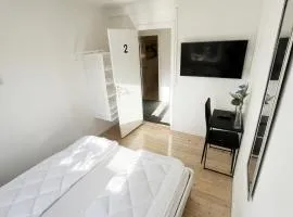 Central Large Double Room with free parking