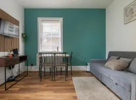 Stylish 2 Bed Apartment Near the Beach