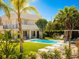 SHATI LUXURY - Private Heated Pool- steps from beach