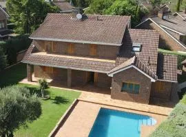 Chalet privado con Piscina y vistas a la Sierra de Madrid