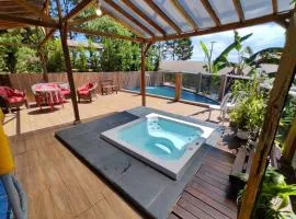 Casa com piscina e jacuzzi aquecida