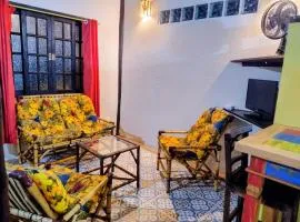 Sweet Yellow House em Camburi