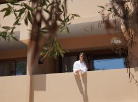 Ionian Crown Suites in Barbati – hotel w mieście Barbati