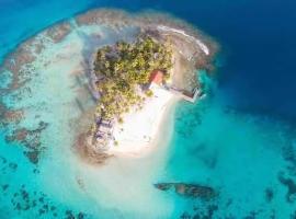 Cabaña frente al mar de Guna Yala Isla del Barco hundido, מלון בAchoertupo