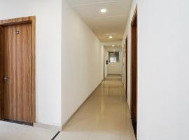 Hotel O Noida Sky Suites Sector 44 Near botanical metro, hotel di Badarpur