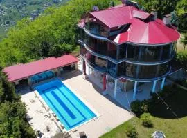Trabzon manzaralı havuzlu villa