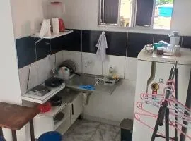 Quarto privativo com banheiro e cozinha, para até 2 pessoas