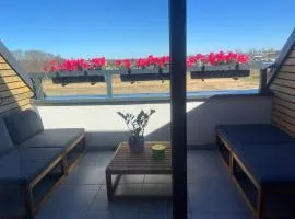 Apartament Niebieski Centrum Sarbinowo w budynku z restauracją, BASEN ZEWNĘTRZNY, PARKING W CENIE