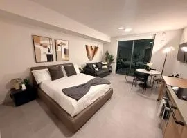 F3600 Penthouse Studio with Ocean Views and Pool in Downtown Miami