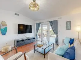 Waterfront coastal duplex balcony views, gas grill, washer & dryer, WiFi