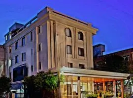 Hotel The Marque Mathura