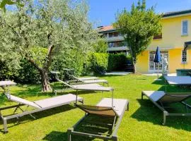 Villa con giardino privato, tre camere, due bagni
