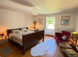 CHEZ LOU - Grand espace cosy, entrée indépendante dans maison privée au calme