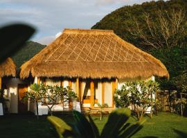 Muara Surf House - Yoyos beachfront, hotel v destinaci Sekongkang Bawa
