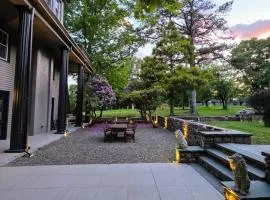 Historic Mansion Retreat Lake, Firepit, Pool & Gym
