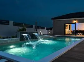 Modern house with pool & indoor heated jacuzzi