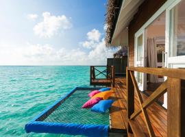 Sun Siyam Vilu Reef with Free Transfer, hotel i Dhaalu Atoll