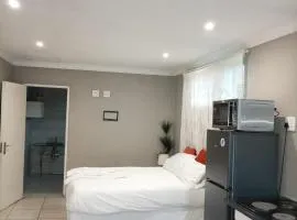 Croydon De Vue OR Tambo Self Catering Cottage