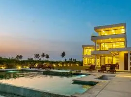 Casa La Terca, 9BR Beachfront Estate with Private Pool, Ocean View & Beach Access